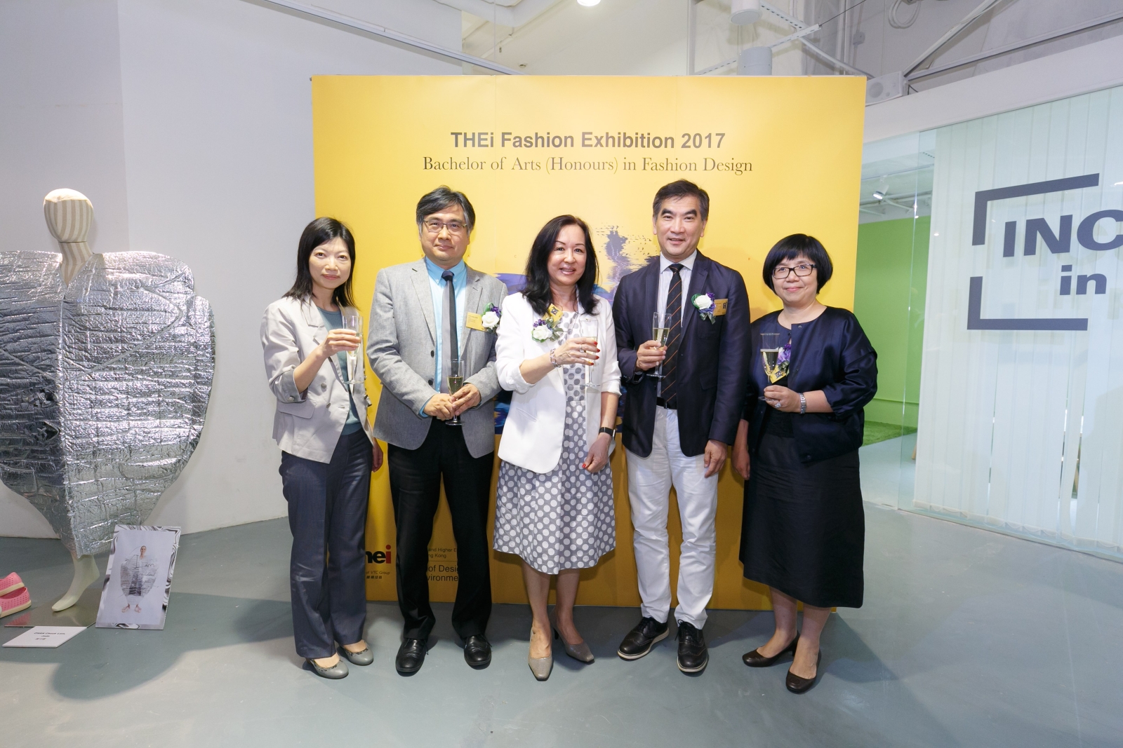 The guests officiate at the opening ceremony of the month-long THEi Fashion Exhibition.

From left: THEi Bursar Jade LEUNG Chui-yuk, Dean of Faculty of Design and Environment Professor Leslie CHEN Hung-chi, President Professor Christina HONG, Member of Legislative Council (Textiles and Garment) The Hon Felix CHUNG Kwok-pan, and THEi Associate Professor of the Department of Design, Alice CHU Wai-ching